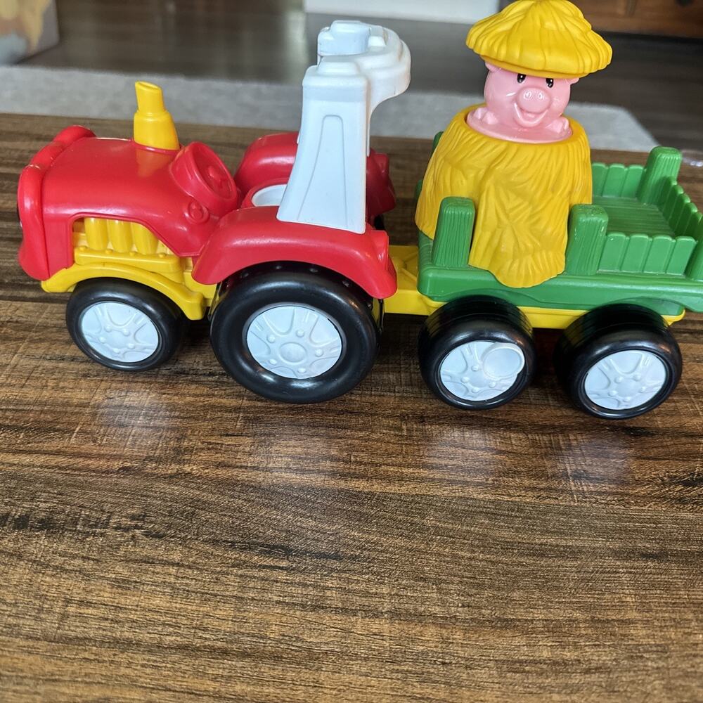 Vintage 2007 Fisher Price Little People Tractor with Wagon and Pop Up Pig